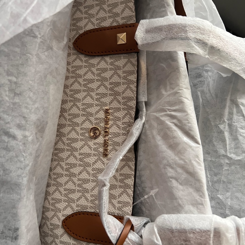 Brand New Michael Kors Oversized Edith Tote - Picture 3 of 5